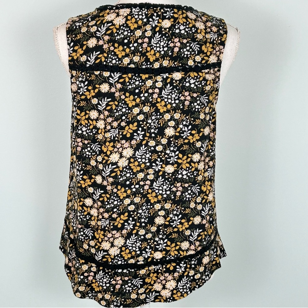Lucky Brand Floral Split Neck with Crochet Trim Sleeveless Top - Picture 4 of 11